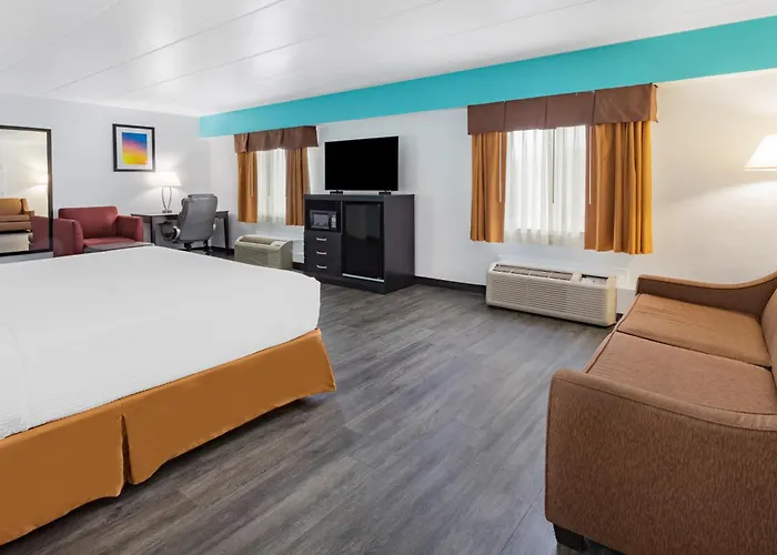 Days Inn By Wyndham Livonia Canton Detroit