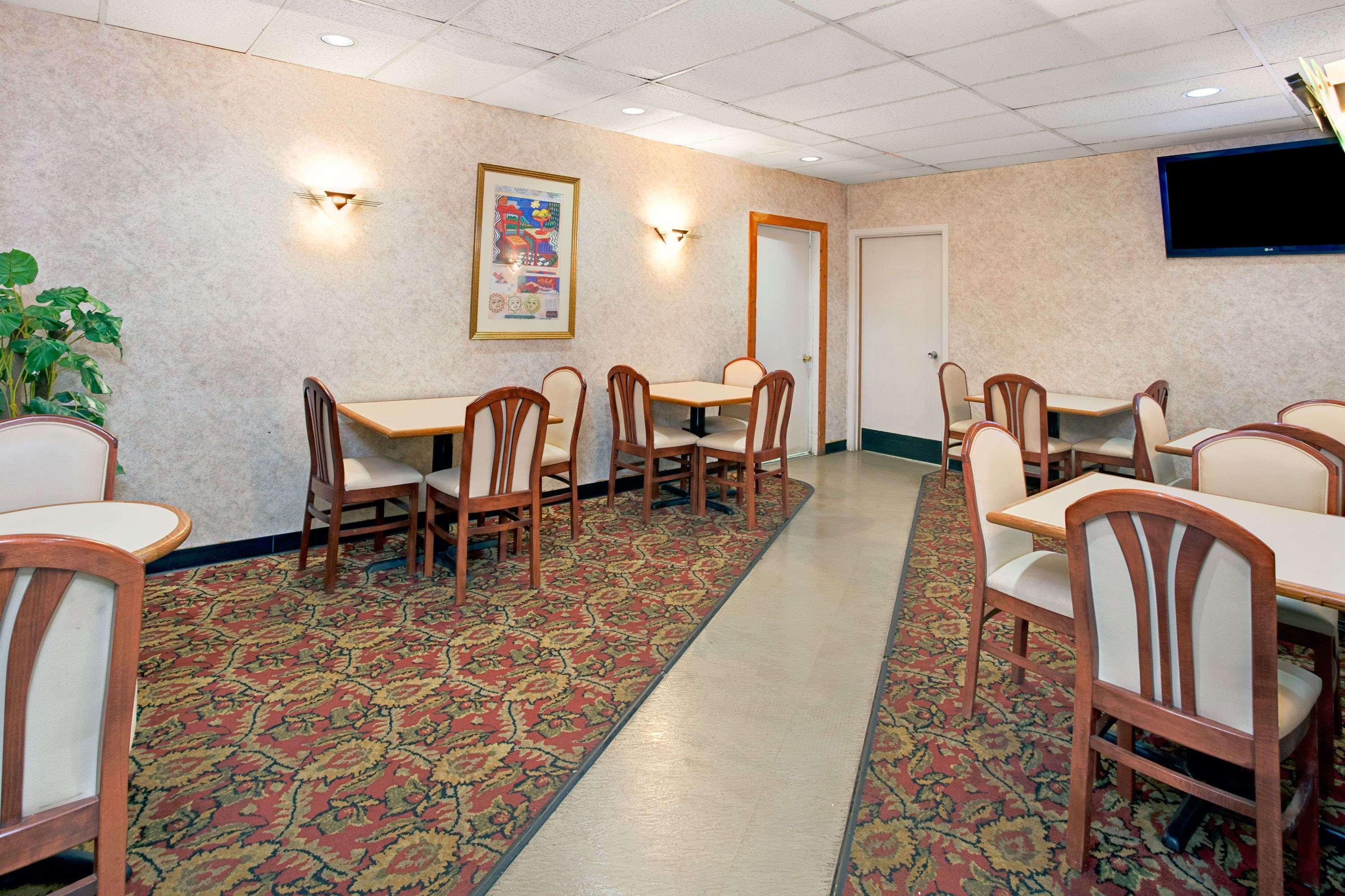 Days By Wyndham Canton Detroit Hotel