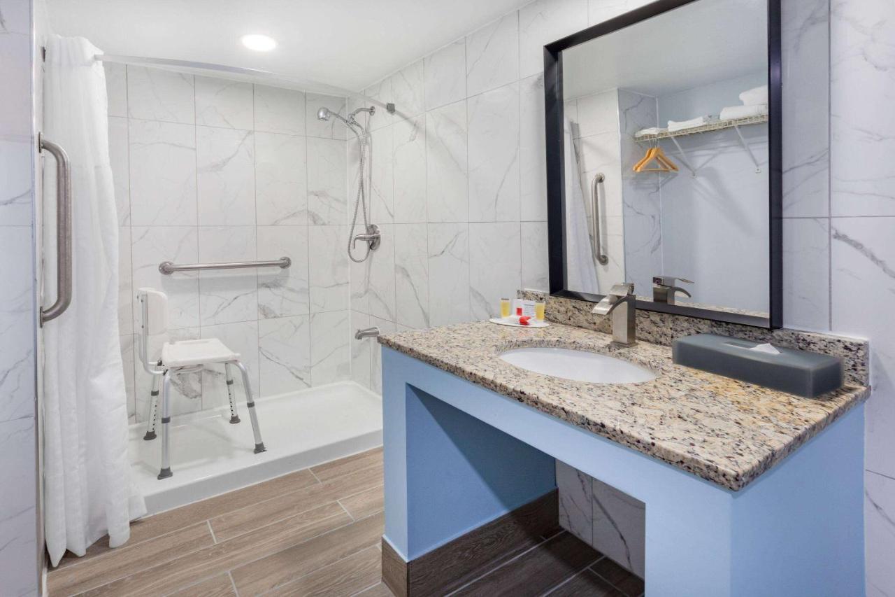 Hotel Days By Wyndham Canton Detroit