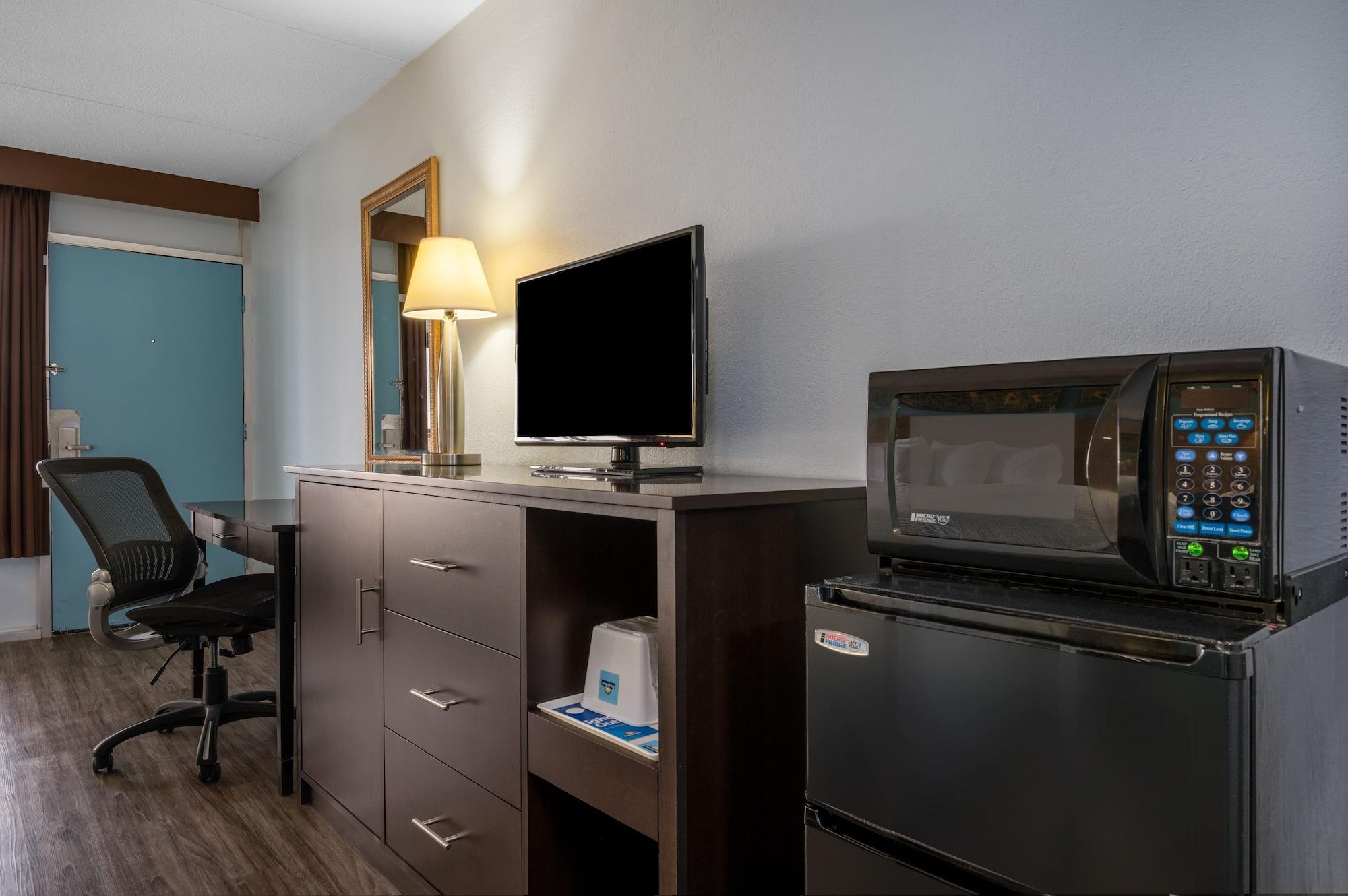 Days By Wyndham Canton Detroit 2*
