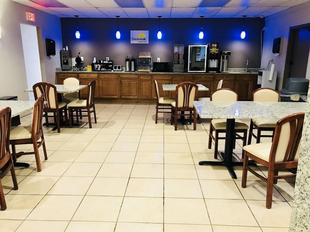 Hotel Days By Wyndham Canton Detroit
